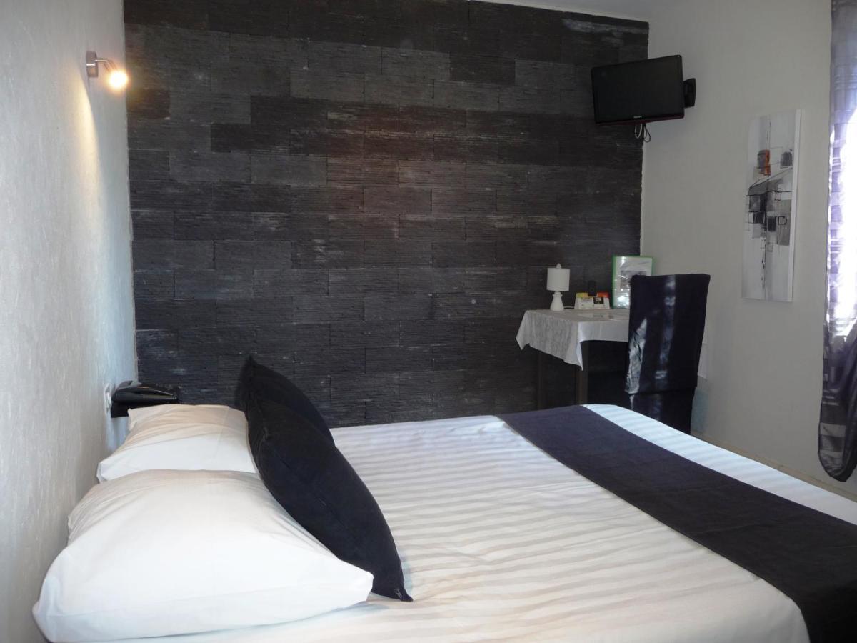 Hotel Restaurant Le Colombier Remoulins Ngoại thất bức ảnh