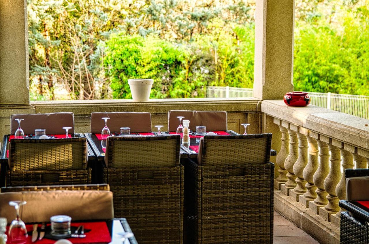 Hotel Restaurant Le Colombier Remoulins Ngoại thất bức ảnh