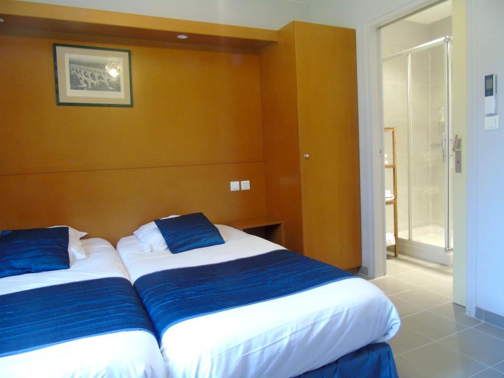 Hotel Restaurant Le Colombier Remoulins Ngoại thất bức ảnh