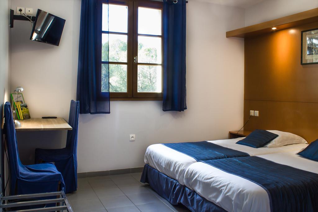 Hotel Restaurant Le Colombier Remoulins Ngoại thất bức ảnh